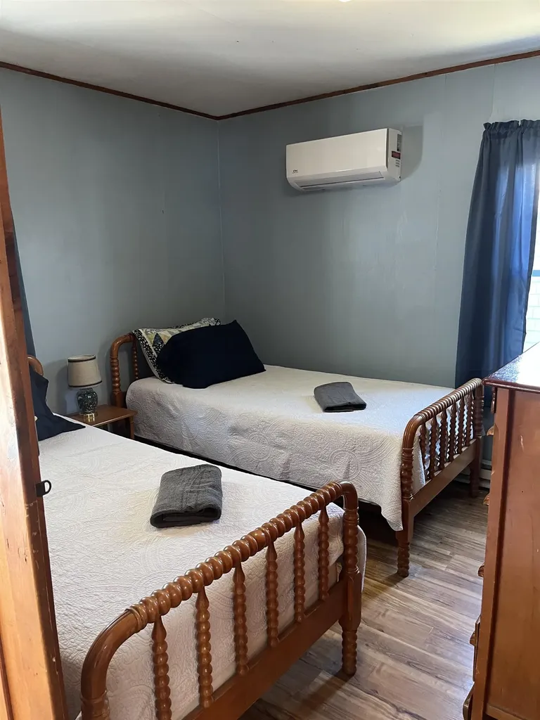 7 Dover Avenue Hampton NH 01830-3031