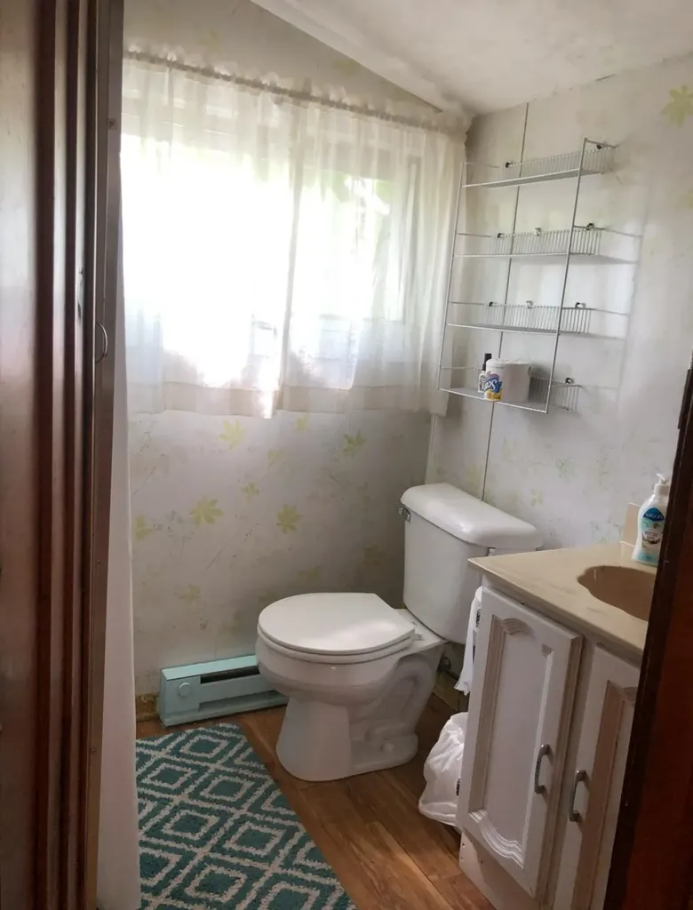 7 Dover Avenue Hampton NH 01830-3031