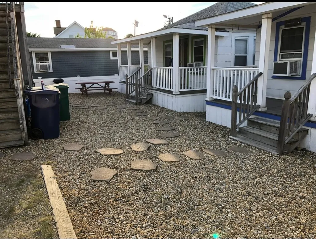 7 Dover Avenue Hampton NH 01830-3031