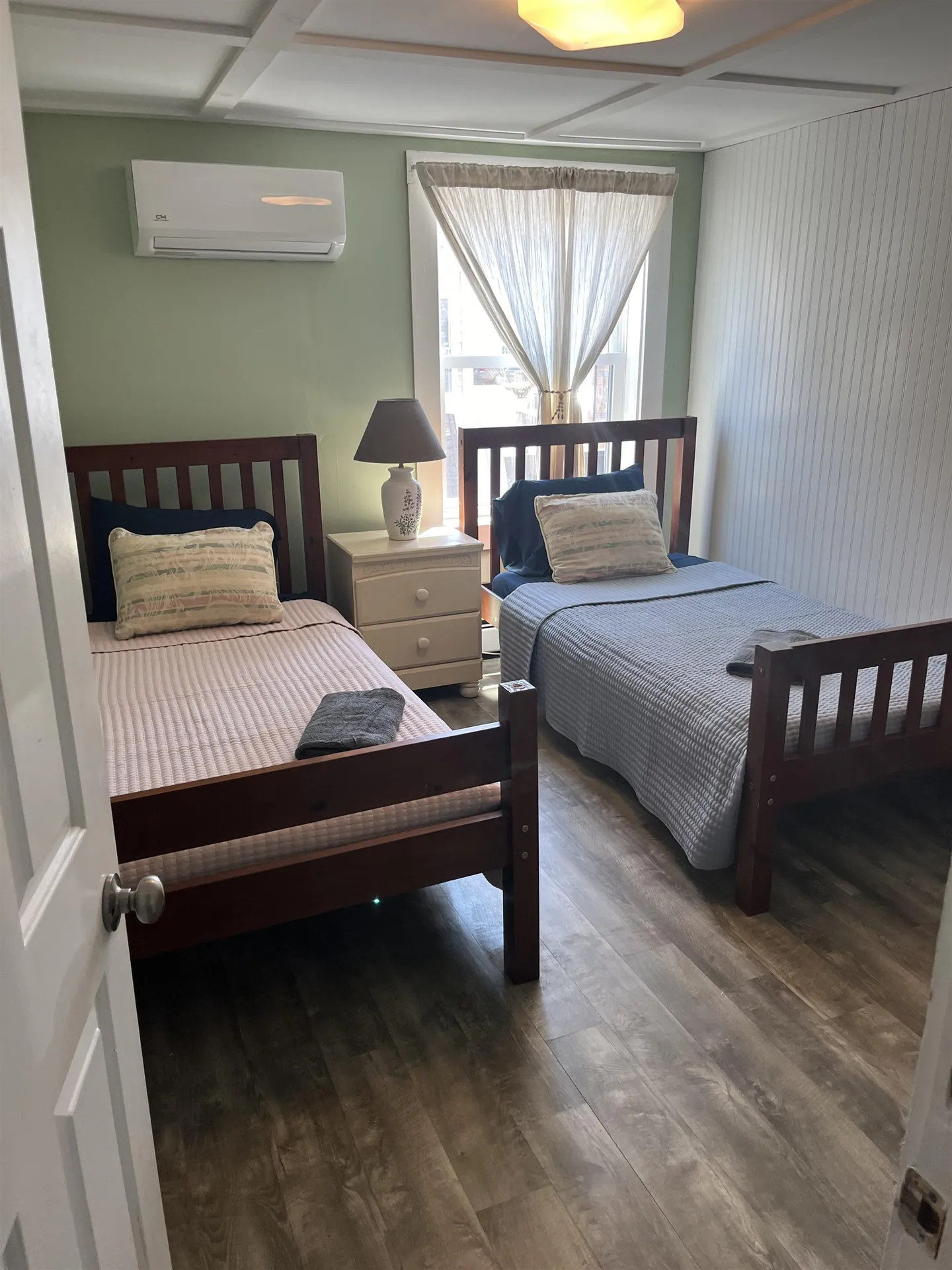 7 Dover Avenue Hampton NH 01830-3031