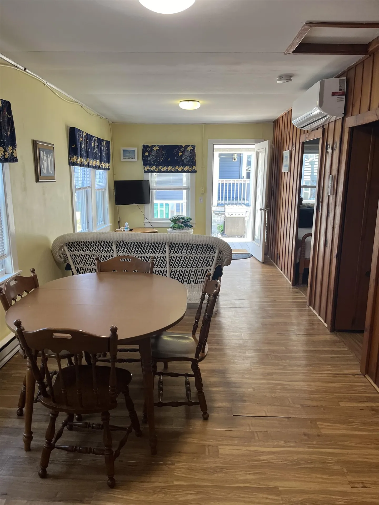 7 Dover Avenue Hampton NH 01830-3031