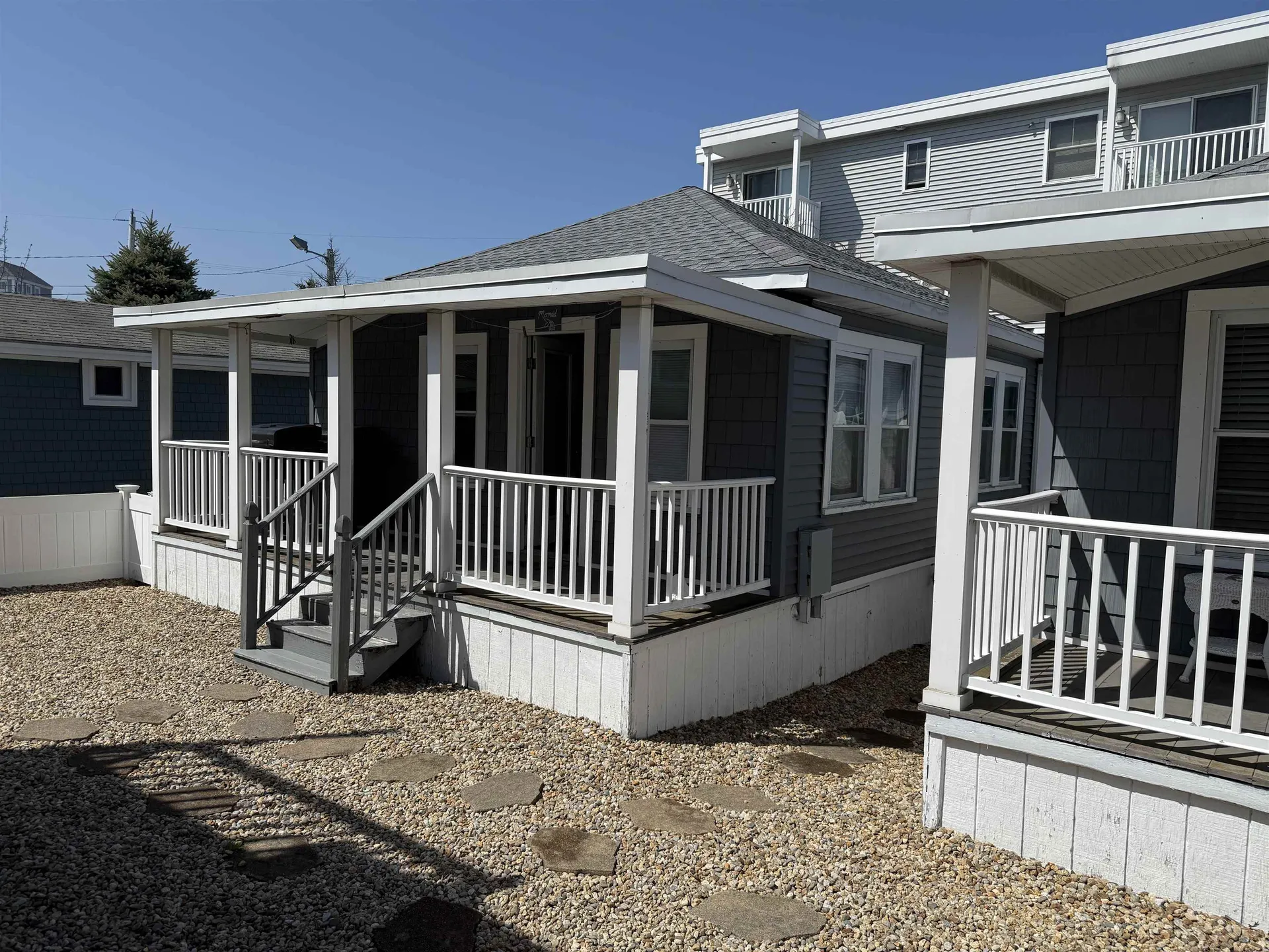 7 Dover Avenue Hampton NH 01830-3031