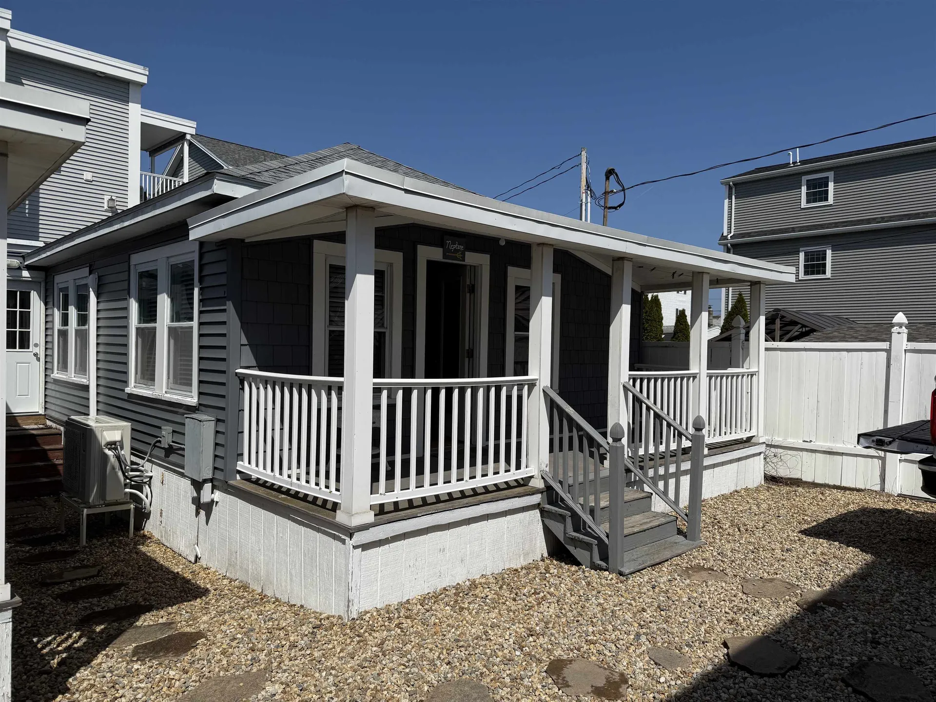 7 Dover Avenue Hampton NH 01830-3031