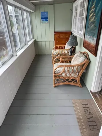 7 Dover Avenue Hampton NH 01830-3031