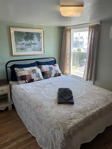 7 Dover Avenue Hampton NH 01830-3031