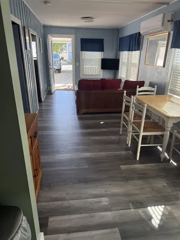 7 Dover Avenue Hampton NH 01830-3031