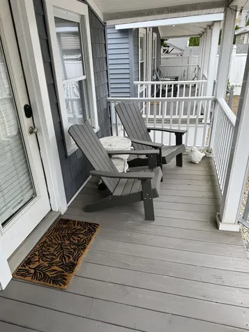 7 Dover Avenue Hampton NH 01830-3031