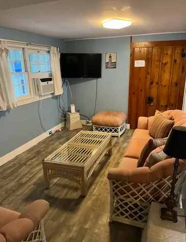 7 Dover Avenue Hampton NH 01830-3031