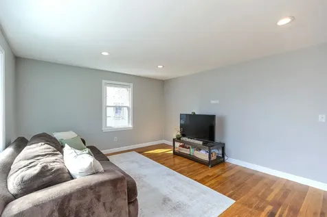 385 Hill Street Manchester NH 03102