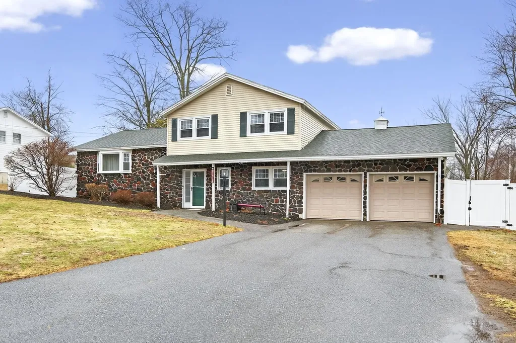 42 Marianna Road Salem NH 03079
