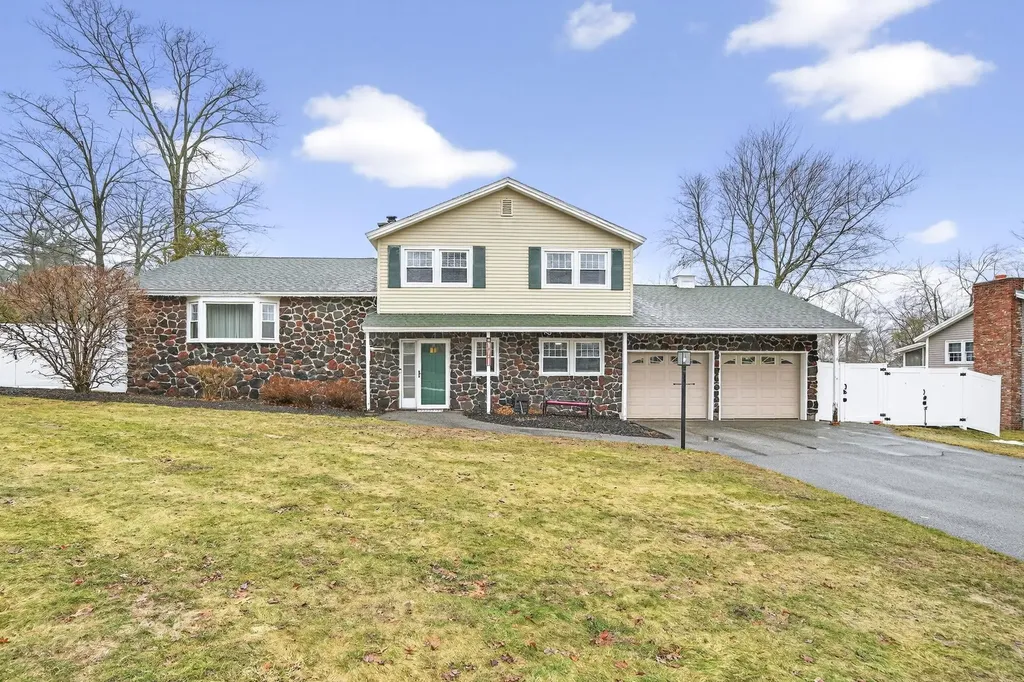 42 Marianna Road Salem NH 03079