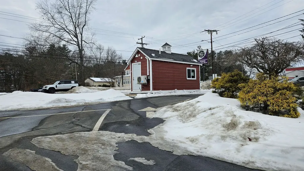 68 Lowell Road Hudson NH 03051