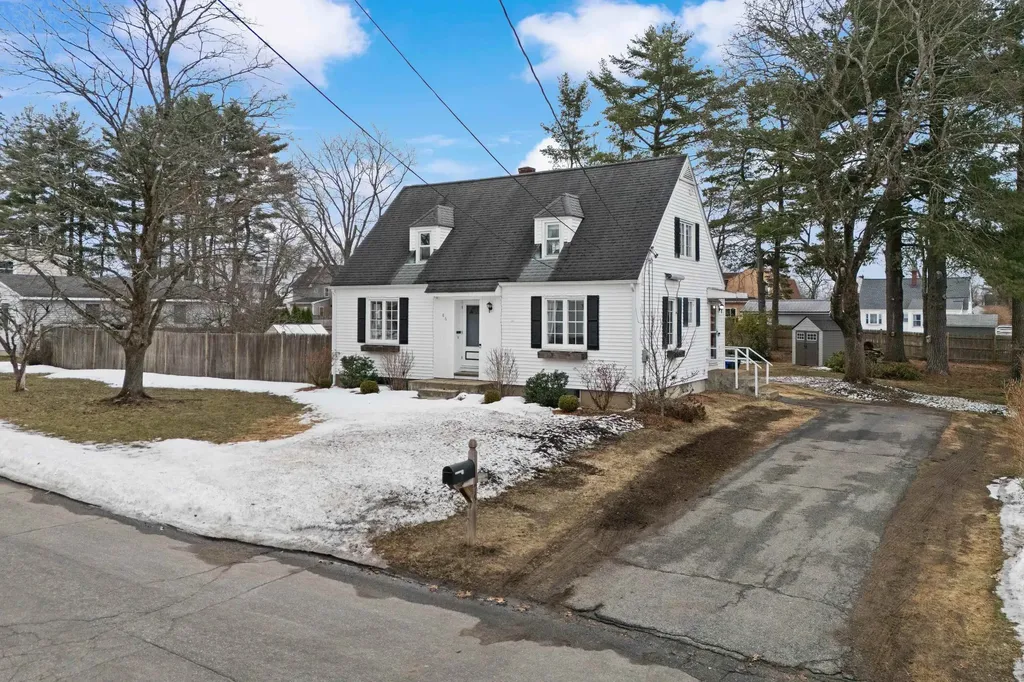86 Lamprey Street Manchester NH 03102