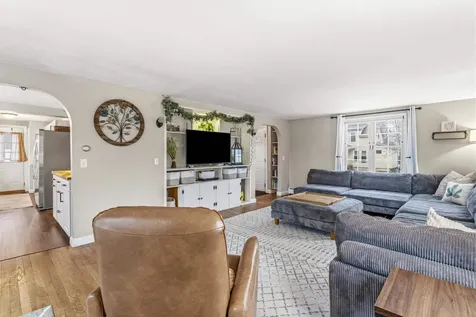 86 Lamprey Street Manchester NH 03102