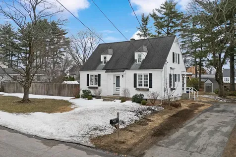 86 Lamprey Street Manchester NH 03102