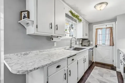 86 Lamprey Street Manchester NH 03102