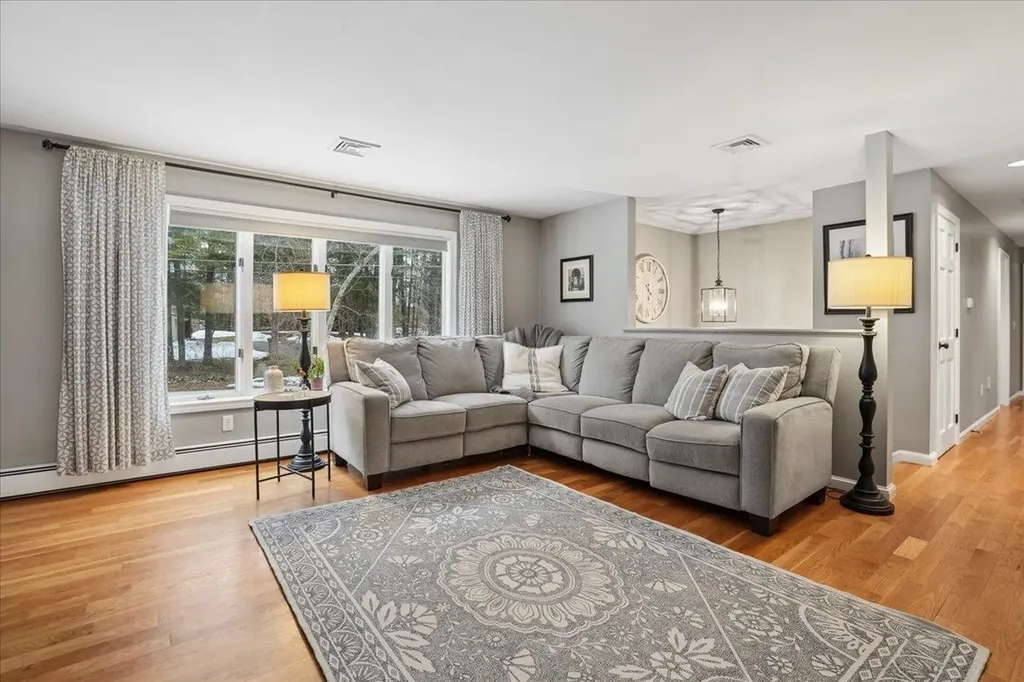 12 Old Gordon Road Brentwood NH 03833