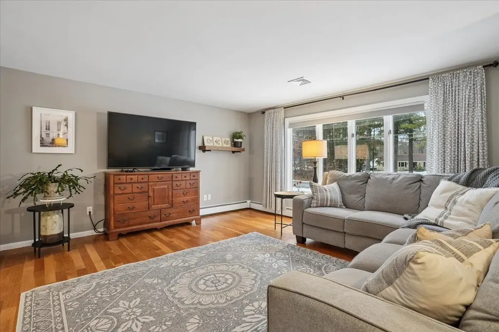 12 Old Gordon Road Brentwood NH 03833