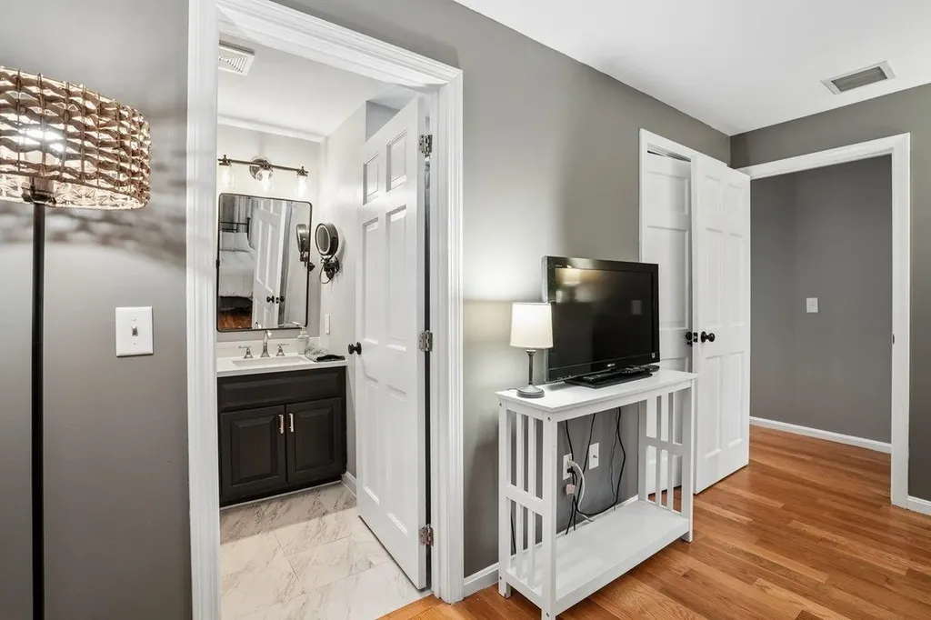 12 Old Gordon Road Brentwood NH 03833