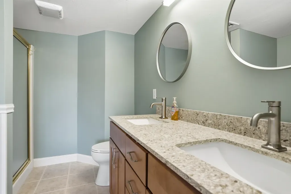 4 Sterling Hill Lane Exeter NH 03833