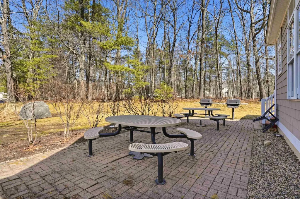 4 Sterling Hill Lane Exeter NH 03833