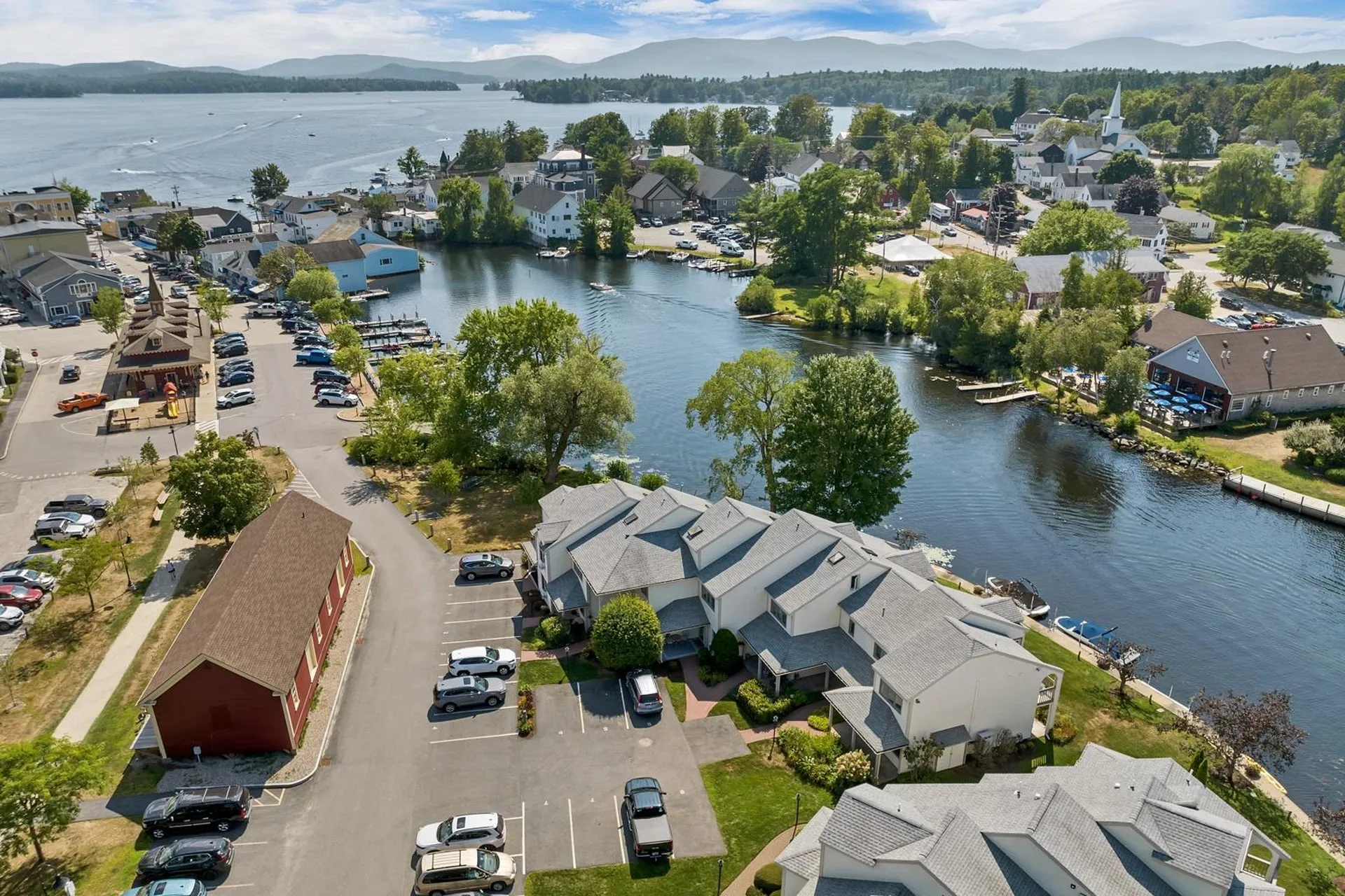 68 Railroad Avenue Wolfeboro NH 03894-0771