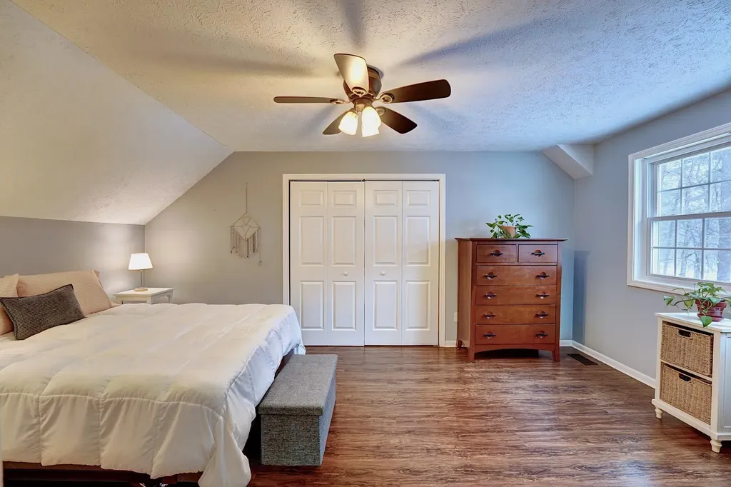 137 Winterwood Drive Londonderry NH 03053