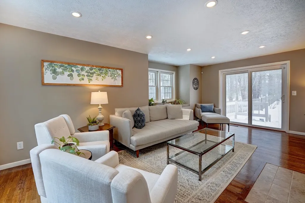 137 Winterwood Drive Londonderry NH 03053