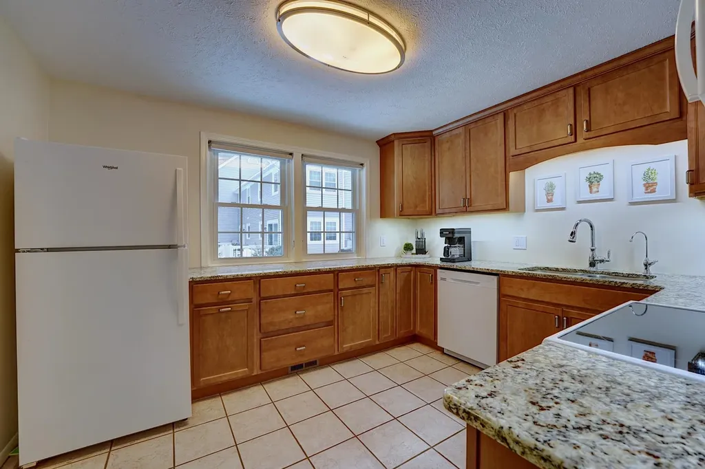 137 Winterwood Drive Londonderry NH 03053