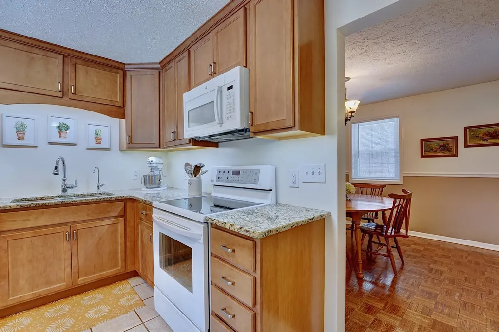 137 Winterwood Drive Londonderry NH 03053