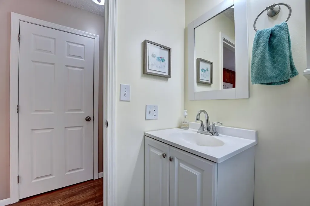 137 Winterwood Drive Londonderry NH 03053