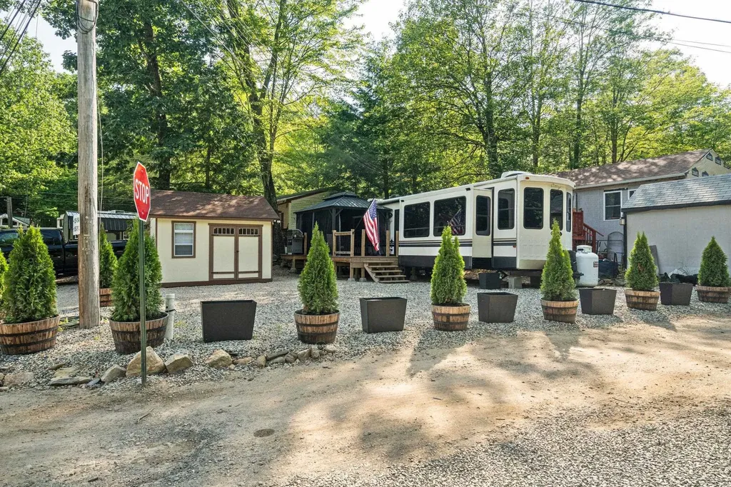 184 Pocahontas Lane Rochester NH 03839