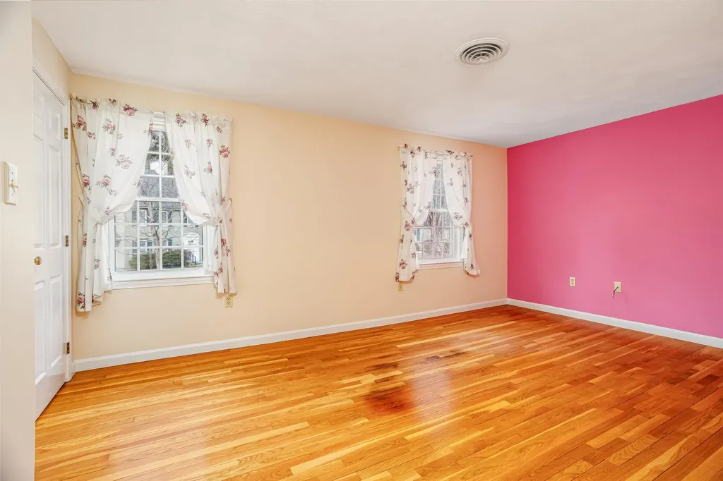 9 Governor Square Peterborough NH 03458