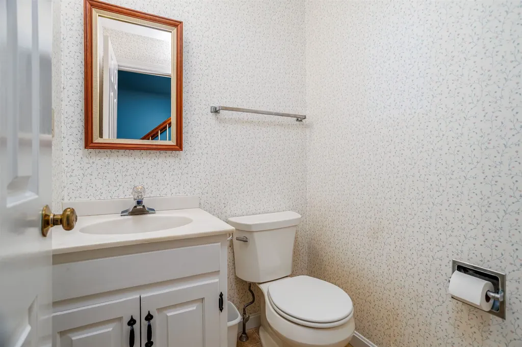 9 Governor Square Peterborough NH 03458