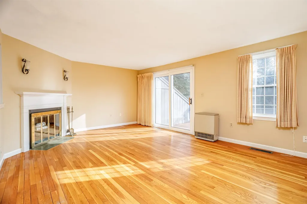 9 Governor Square Peterborough NH 03458