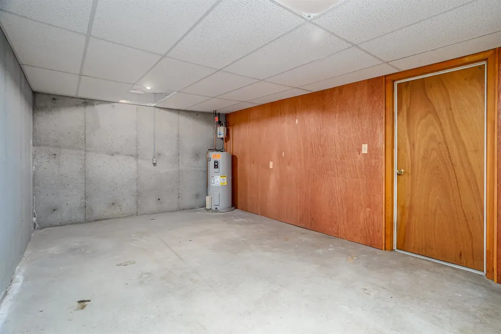 9 Governor Square Peterborough NH 03458