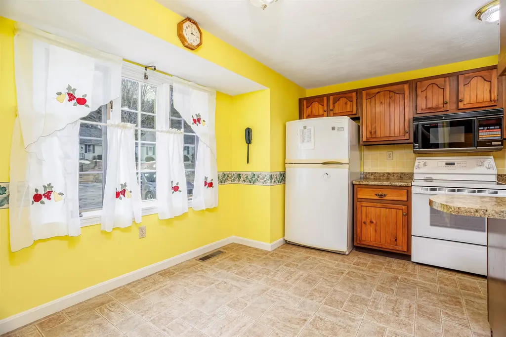 9 Governor Square Peterborough NH 03458