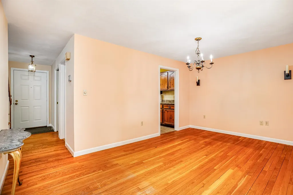 9 Governor Square Peterborough NH 03458