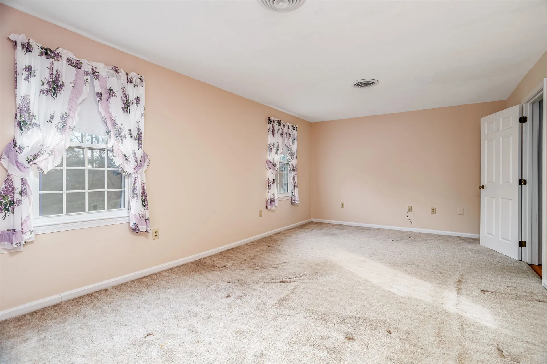 9 Governor Square Peterborough NH 03458