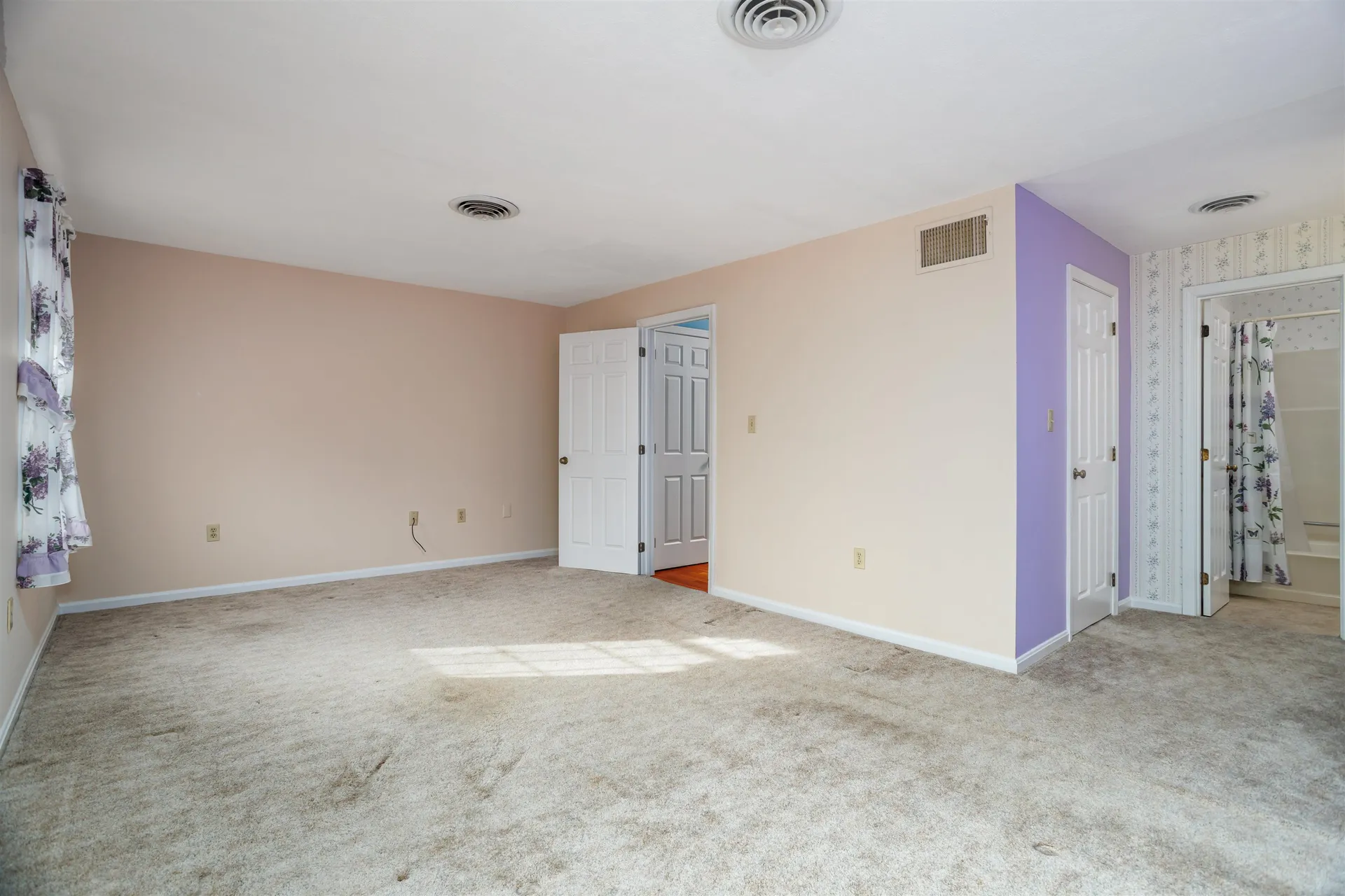 9 Governor Square Peterborough NH 03458