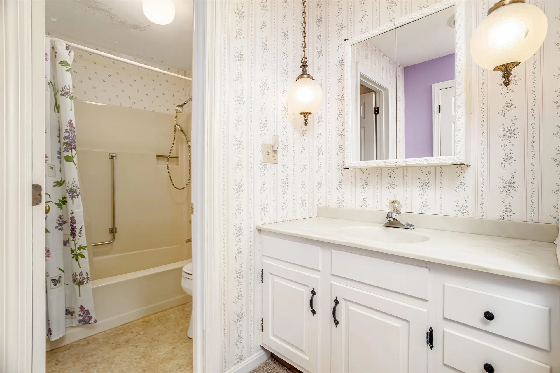 9 Governor Square Peterborough NH 03458