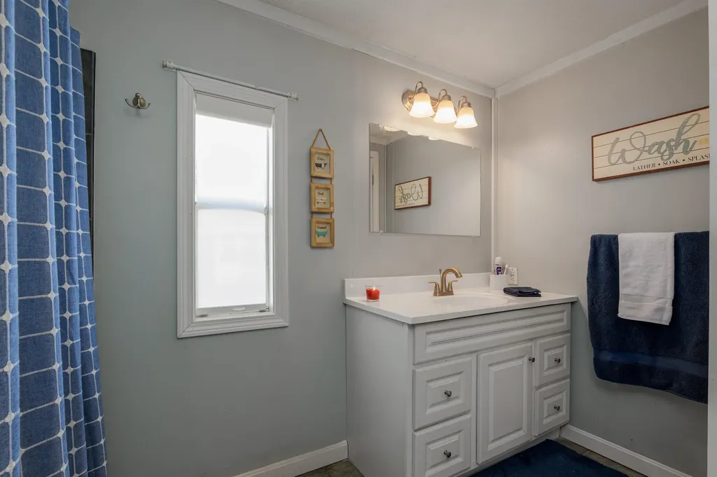 7 Lynn Lane Rochester NH 03867-5157