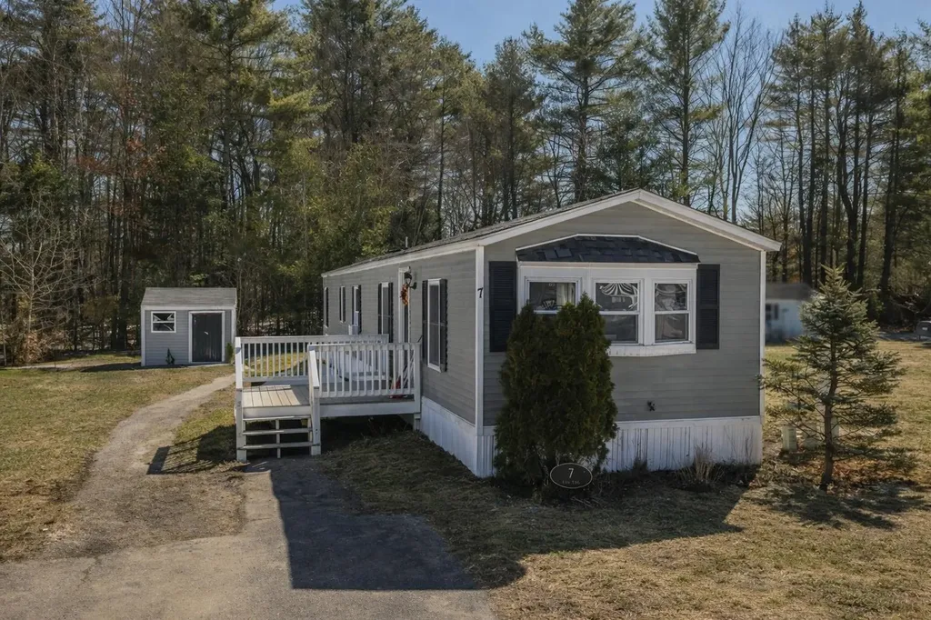7 Lynn Lane Rochester NH 03867-5157