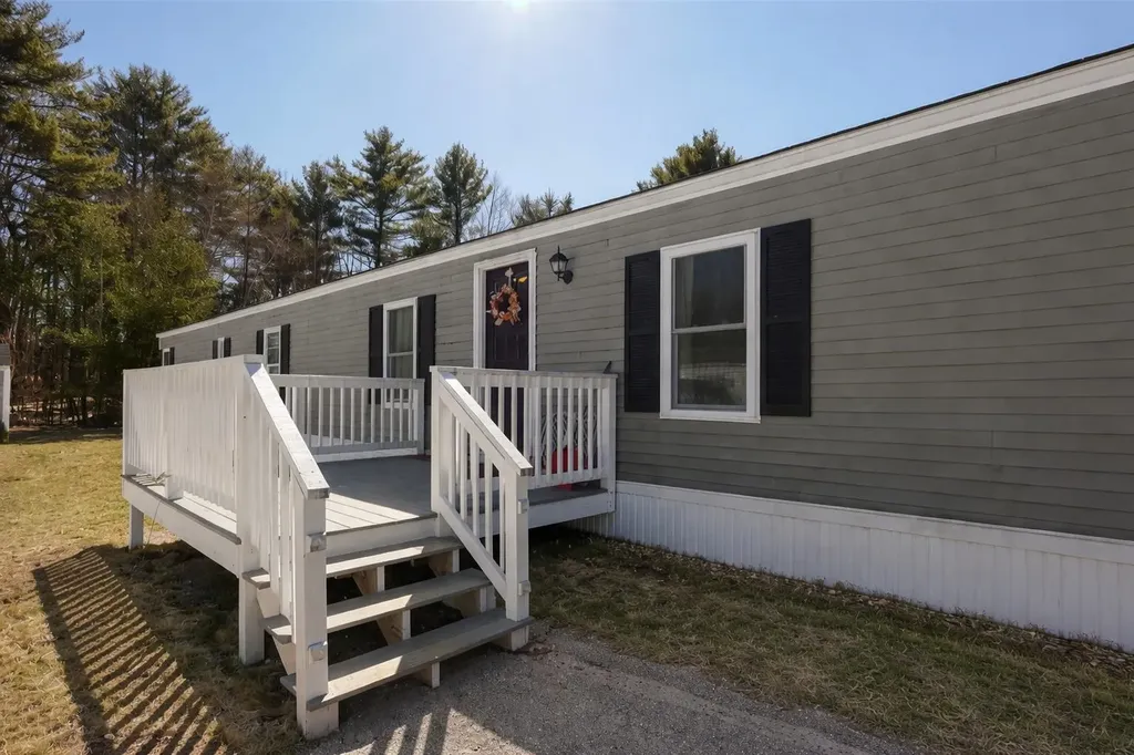 7 Lynn Lane Rochester NH 03867-5157