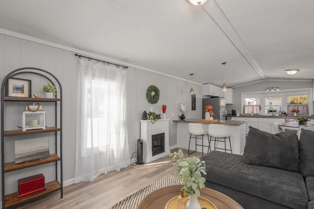 7 Lynn Lane Rochester NH 03867-5157