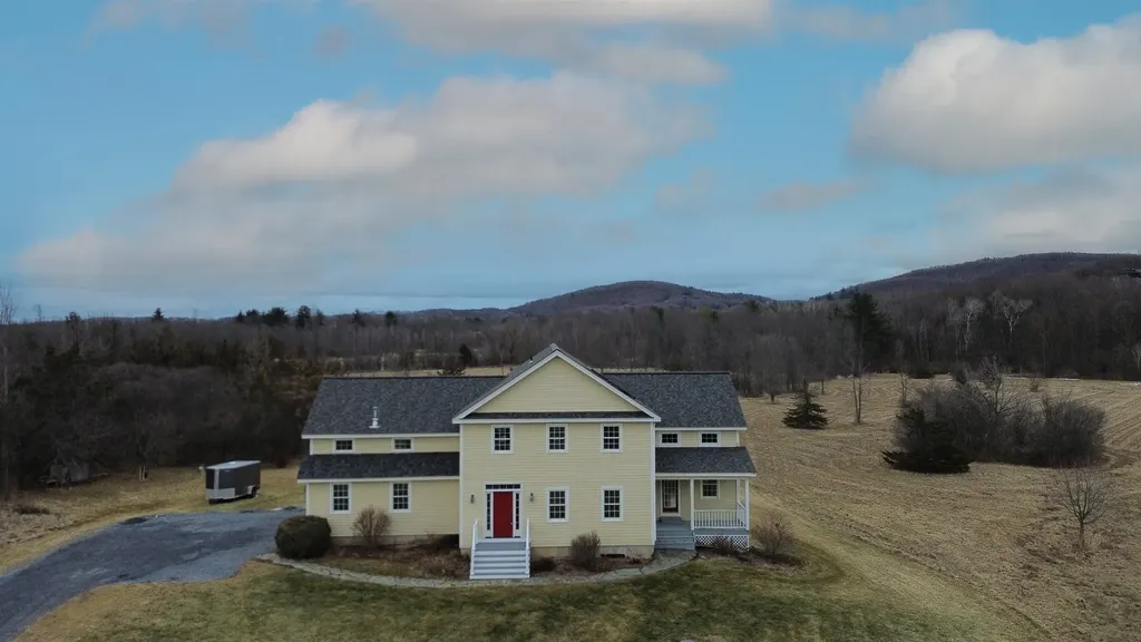 20 Robin Lane Charlotte VT 05445