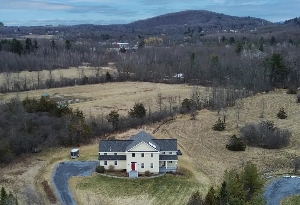 20 Robin Lane Charlotte VT 05445