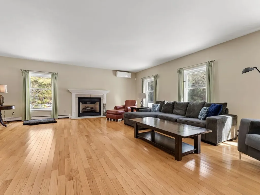 60 Catella Road Essex VT 05452