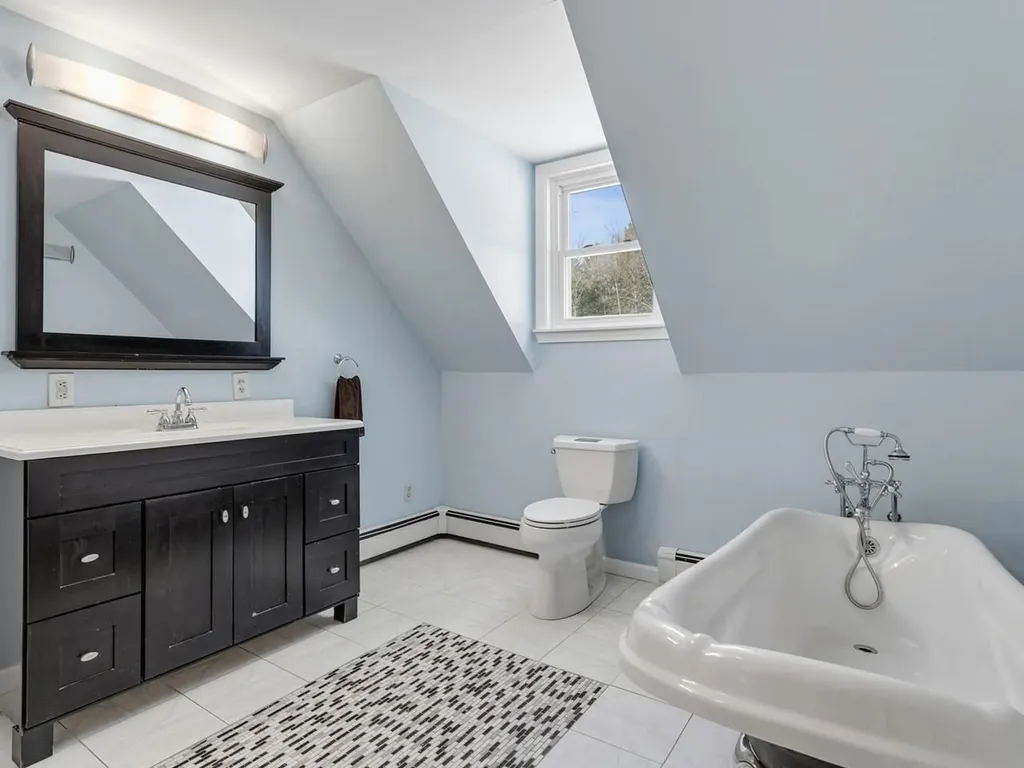 60 Catella Road Essex VT 05452
