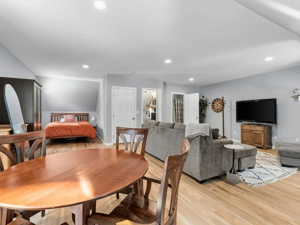 60 Catella Road Essex VT 05452